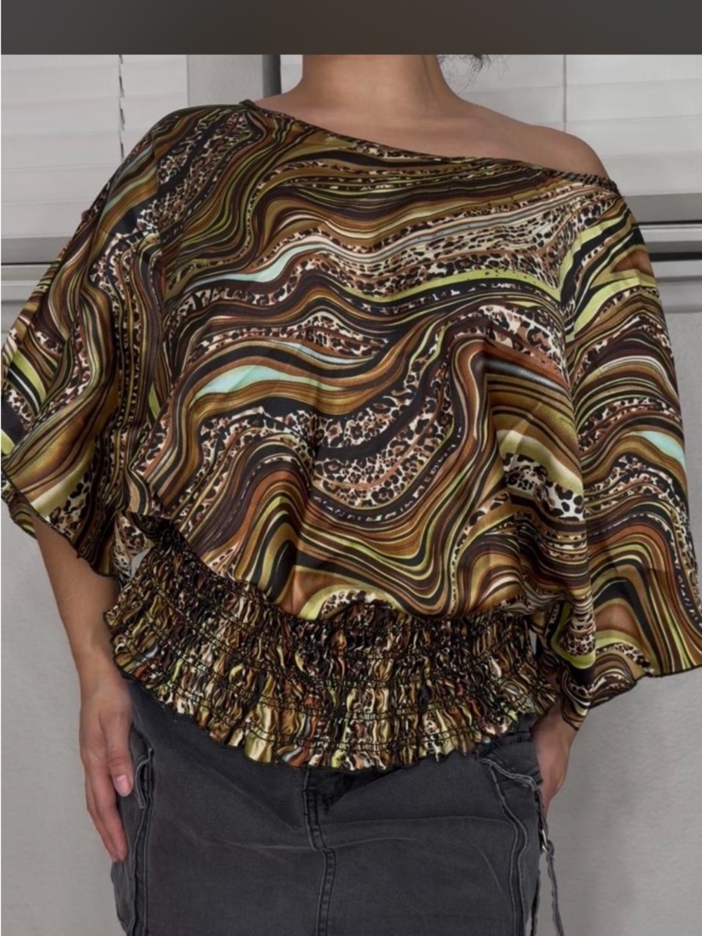 Goddess Off-Shoulder Wavy Print Smocked Hem Top - Brown & Green